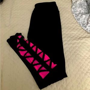 Pink and black legging.